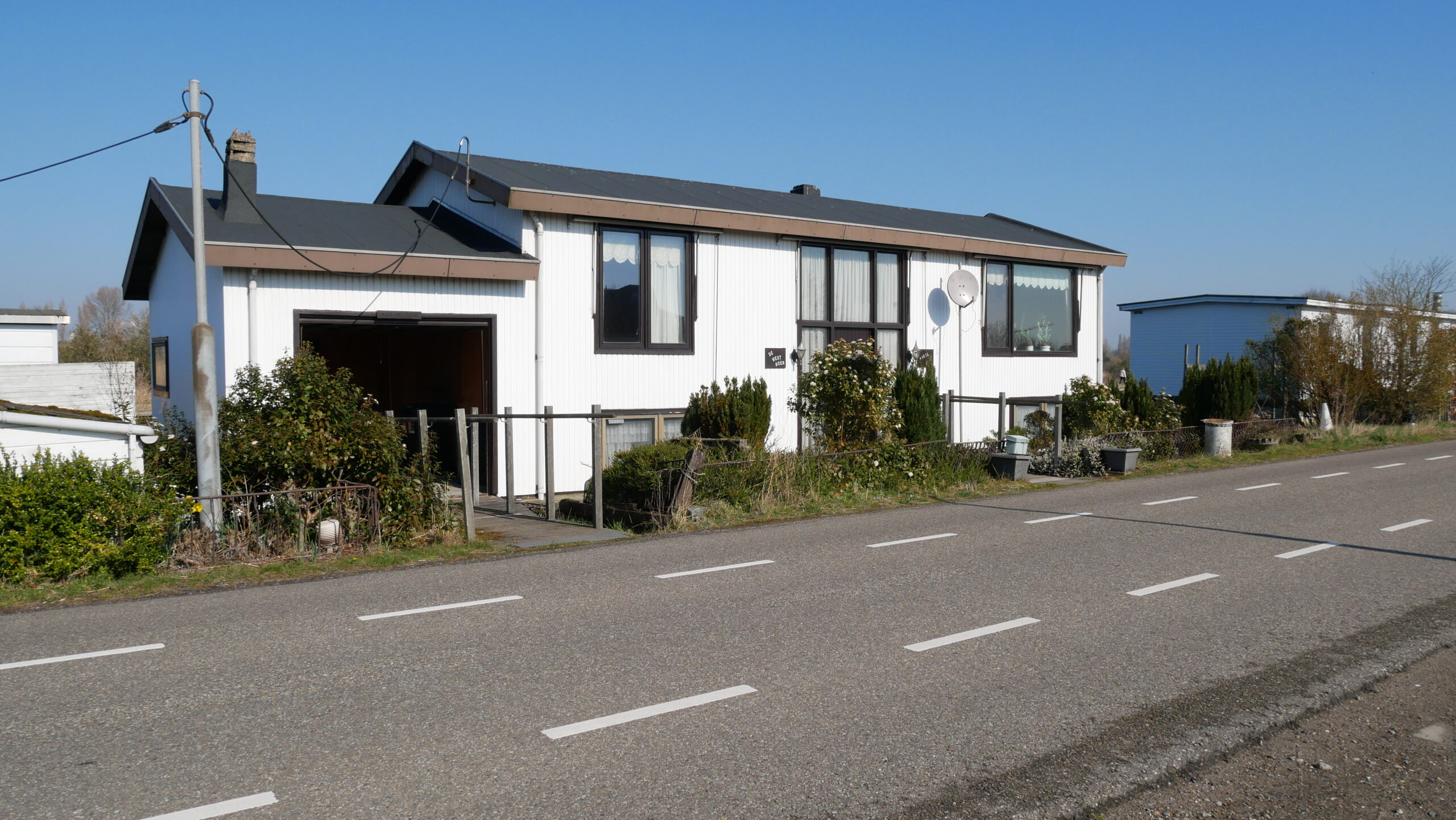 Buiten links